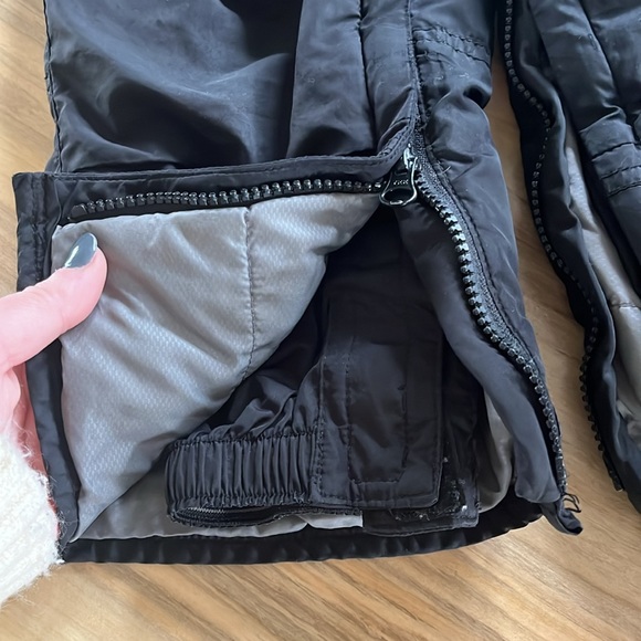 Baby Gap snow pants 2T on like-new condition - Picture 2 of 4